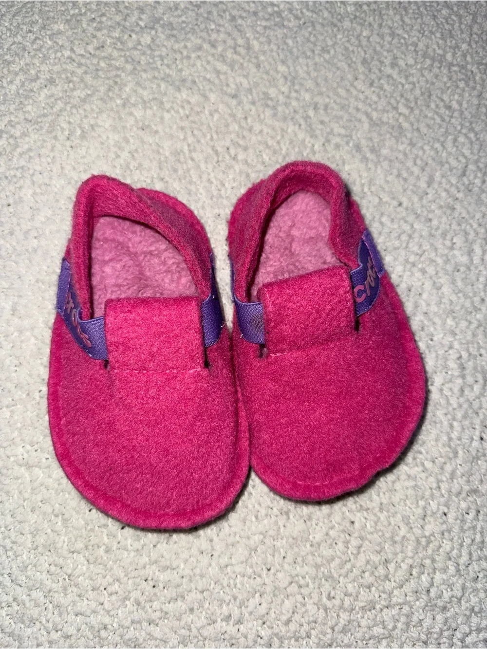Crocs Kids' Plush Slide Sandals in Fuchsia 6C